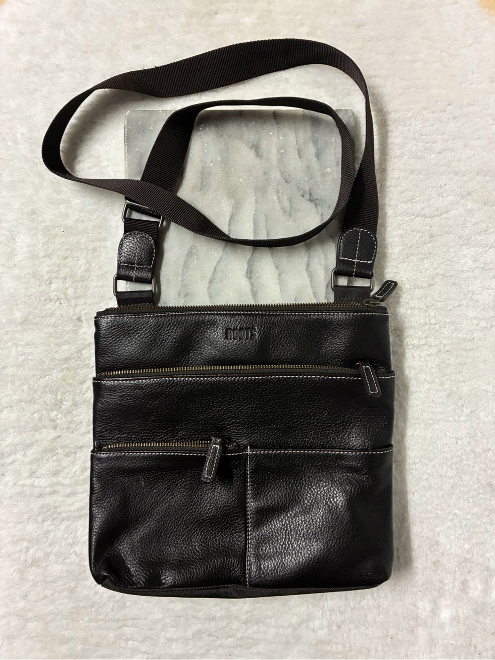 ROOTS Canada Black Pebbled Leather Crossbody Bag Multi-Pocket Messenger